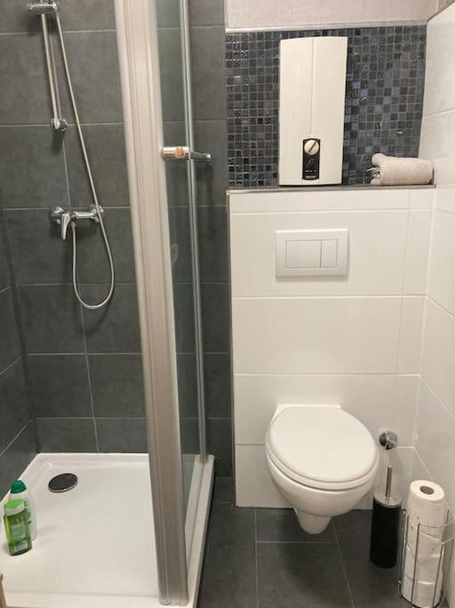 Toll Apartment Am Rhein Netflix Internet 1000 Mbits, Free Parking Duisburg Kültér fotó